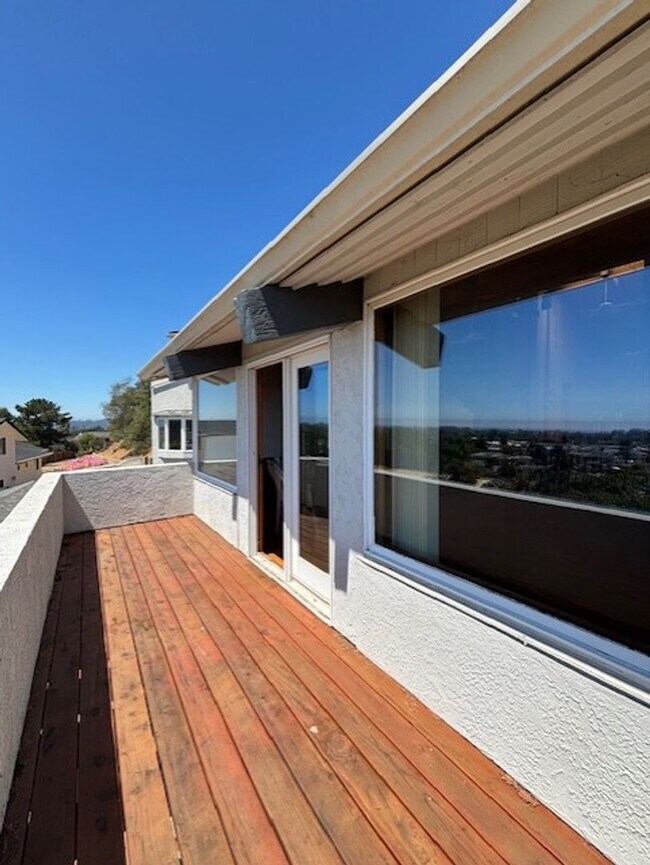 Building Photo - Stunning Hilltop Retreat with Panoramic Oc...