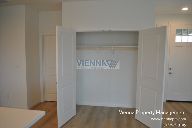 Building Photo - 525 Fox Hunt Wy