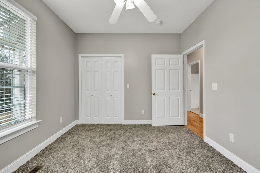 Building Photo - 140 Glenda Dr