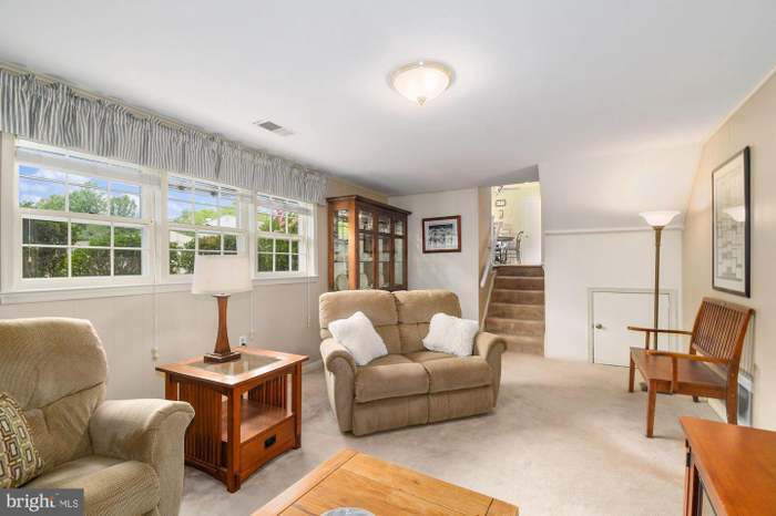 Building Photo - 3229 Manitoba Dr