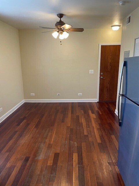 Building Photo - 2321 N Oak Park Ave