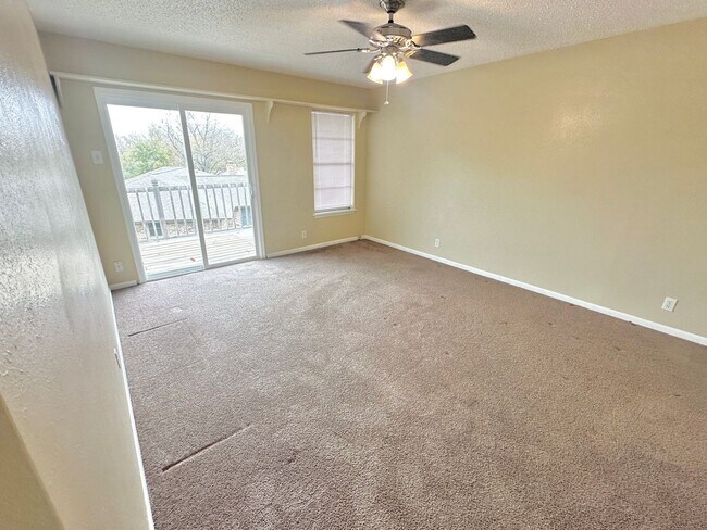 Building Photo - AVAILABLE NOW!