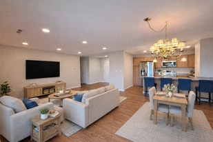 Building Photo - 1006 Paradise Rd