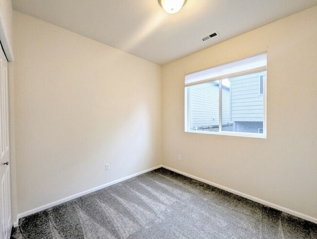 Building Photo - 4Bd/2.75Ba Lake Stevens House