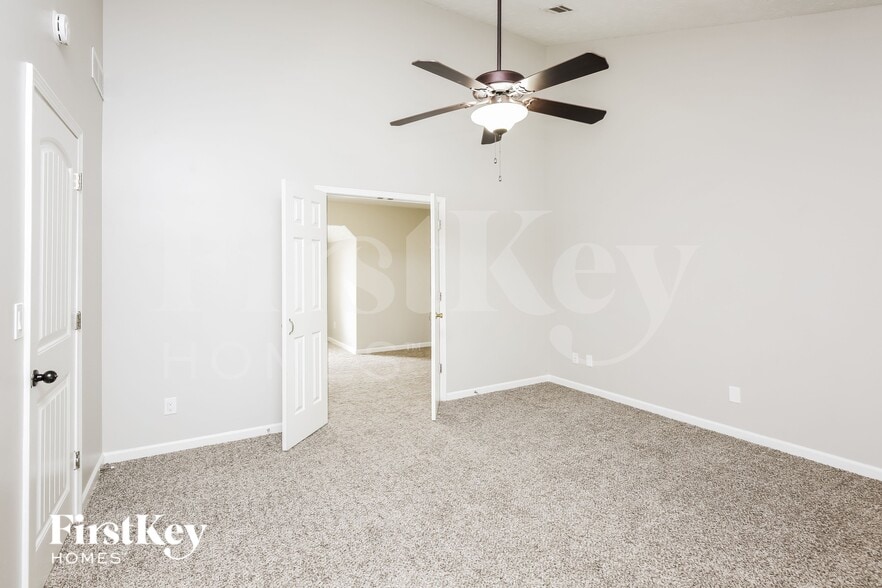 Building Photo - 7064 Saratoga Dr