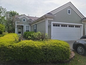 Building Photo - Beautiful Three Bedroom Home Sun City Home!