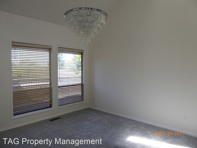 Building Photo - 4 br, 2.5 bath House - 5590 Highland Dr