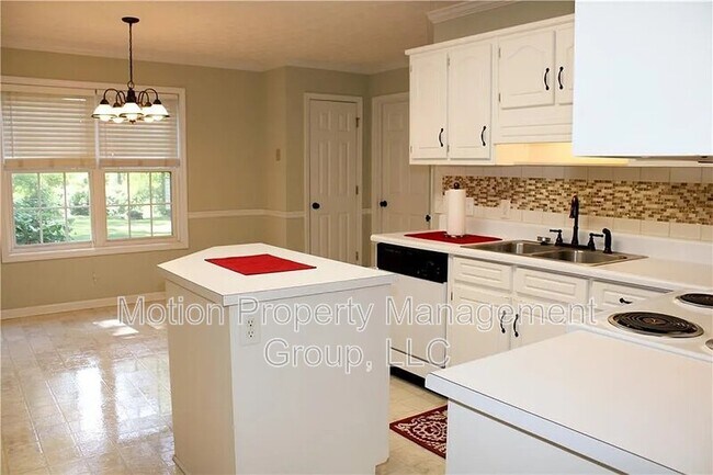 Building Photo - 861 Windward Rd