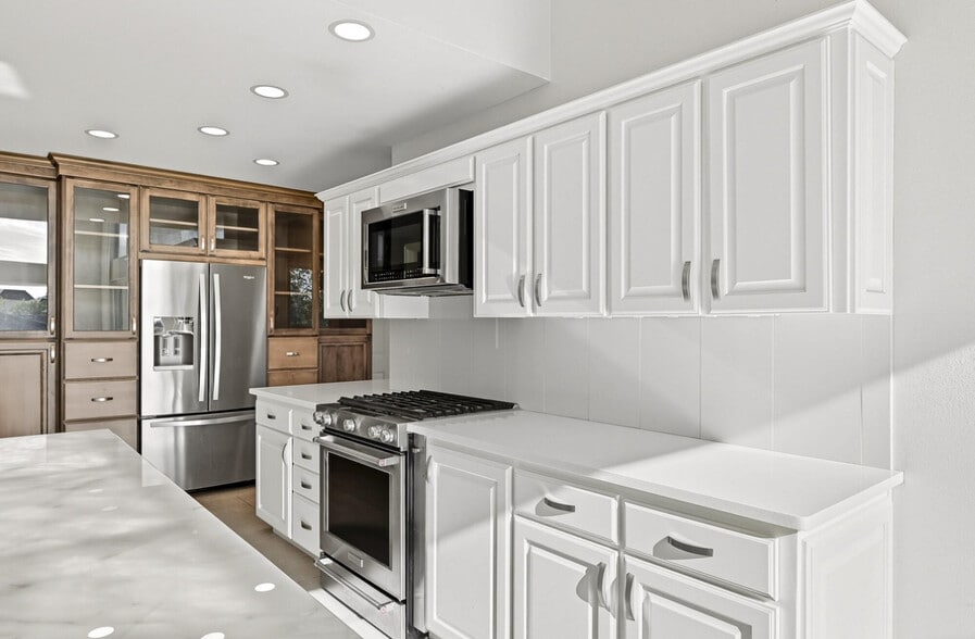 Building Photo - 298 S Staci Ct