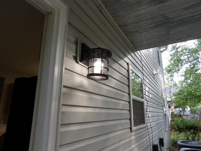 Building Photo - 1324 Waterway Dr