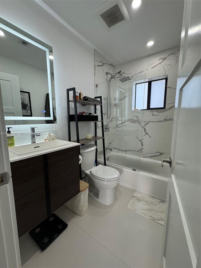 Building Photo - 557 NW 44th St