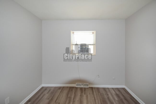 Building Photo - 2412 N Lesley Ave