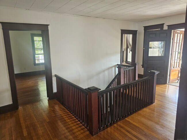 Building Photo - 32 Latham St
