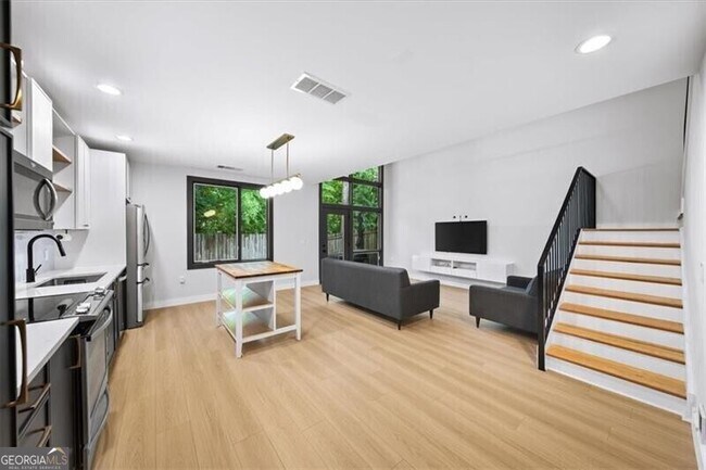 Building Photo - 1364 Rietveld Row NW