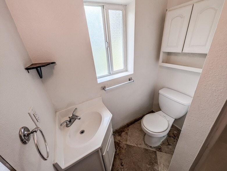 Building Photo - 14301 Mill Ct