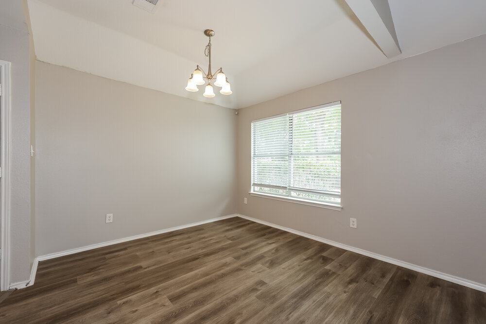 Building Photo - 2628 Hidden Springs Dr