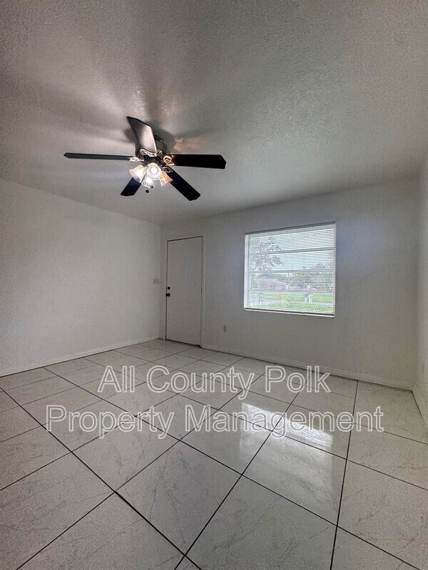Building Photo - 1625 E Fern Rd