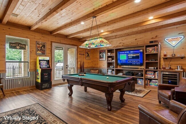 Building Photo - 15569 Crown Oaks Dr