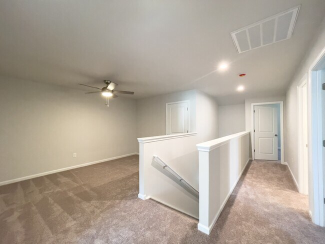Building Photo - 105 Paddock Glen Dr