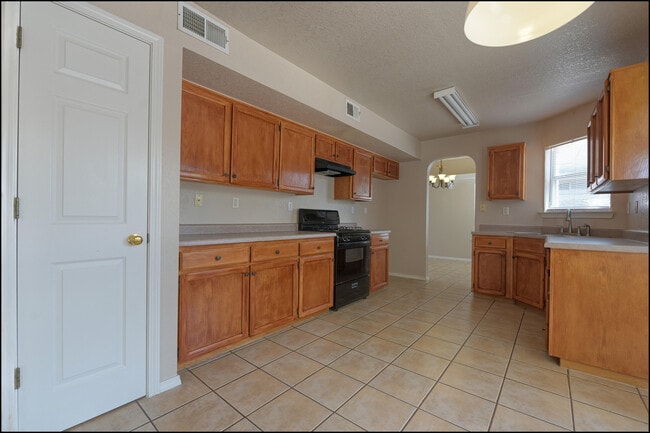 Building Photo - 7456 Luz De Lumbre Ave