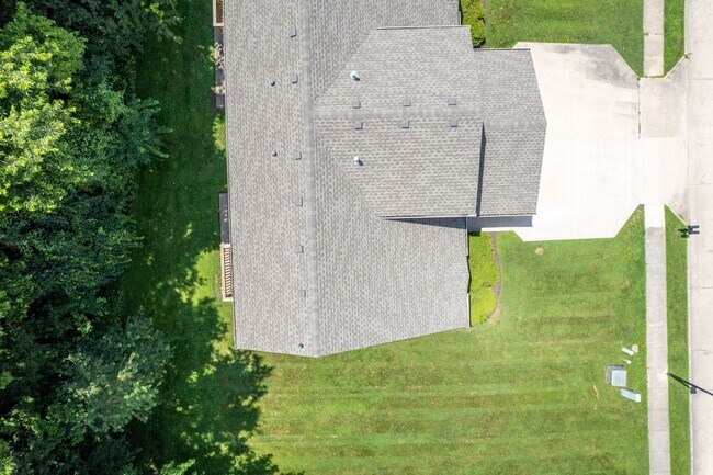 Building Photo - 304-306 Dads Way