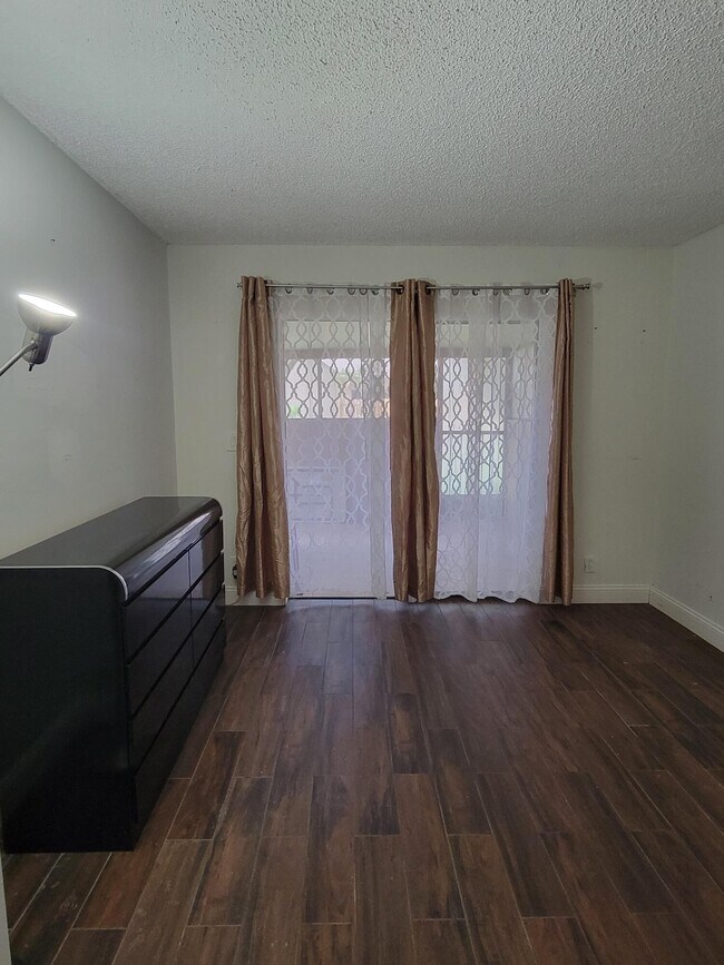 Building Photo - 3605 NW 21st Ct