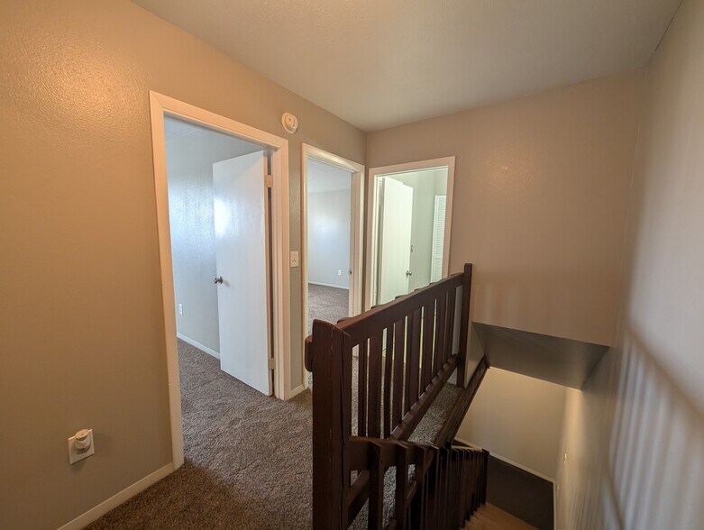 Building Photo - 9533 W Alameda Ave