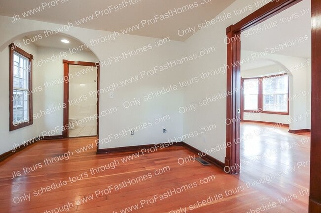 Building Photo - 3232 N Michigan Ave