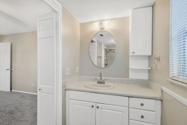 Building Photo - 3Br 2BA Home in Brandon, FL - New Paint and Carpet