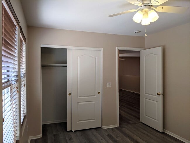 Building Photo - 4 Bedroom Home Near W Southern Ave and S 7...