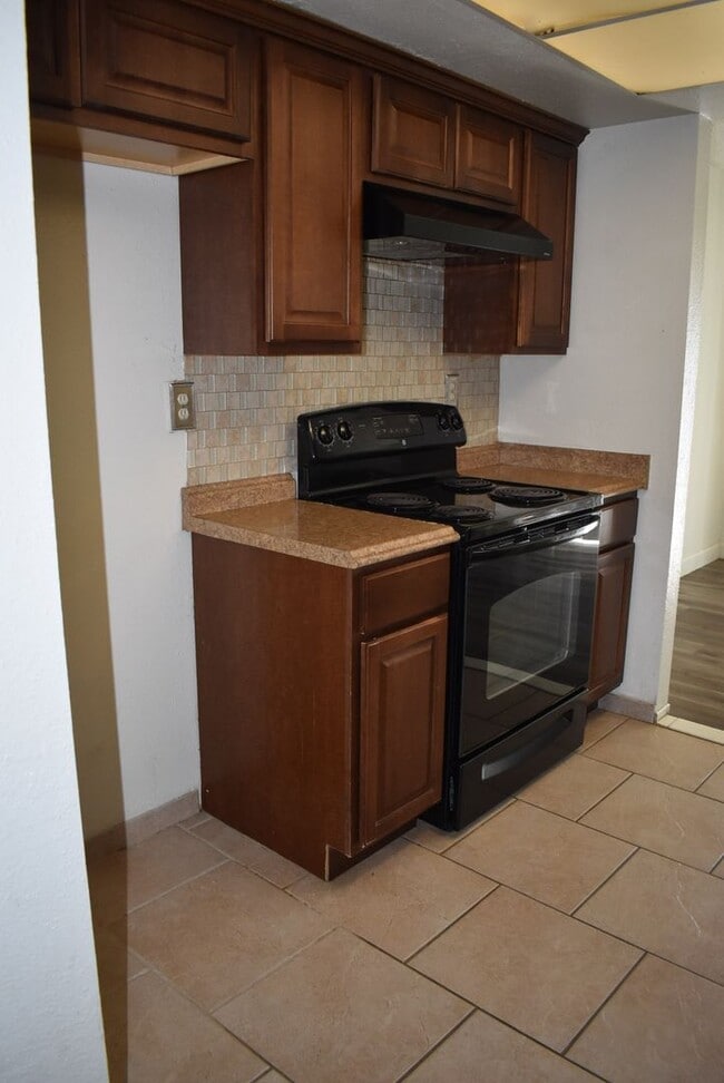 Building Photo - Woodstock Green Townhome unit with a commu...