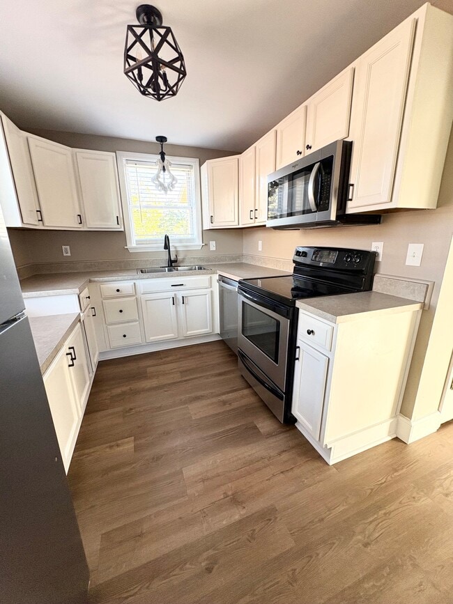 Building Photo - 102 N Baltimore St