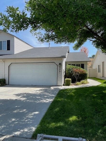 Front of the townhouse. - 3065 S Ladera Pl