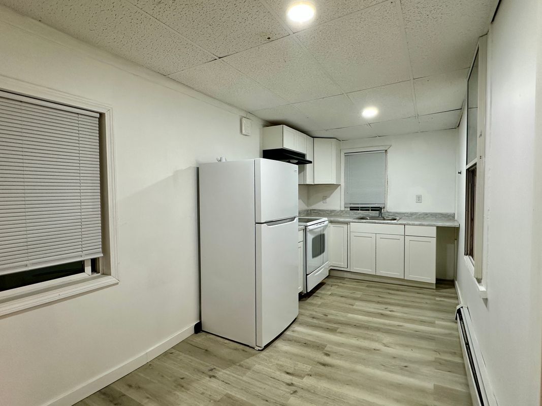 Building Photo - 35 Lincoln St