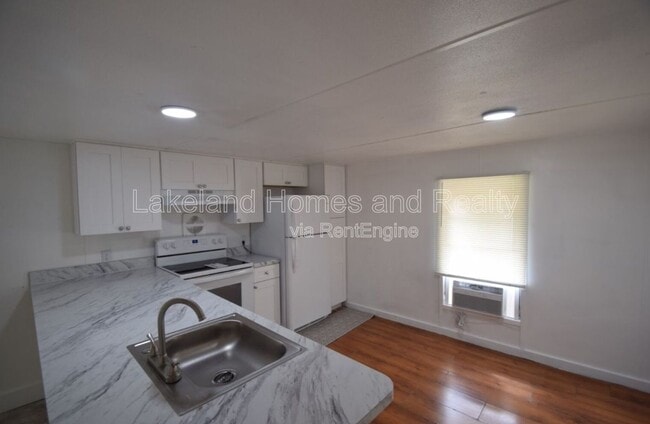 Building Photo - 3306 Peachtree Hill Rd