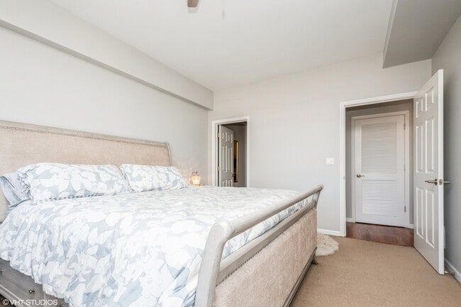 Building Photo - 657 W Fulton St