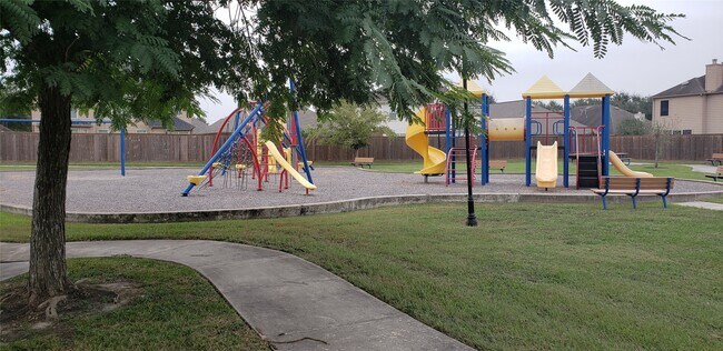 Building Photo - 2702 Golden Hills Ct