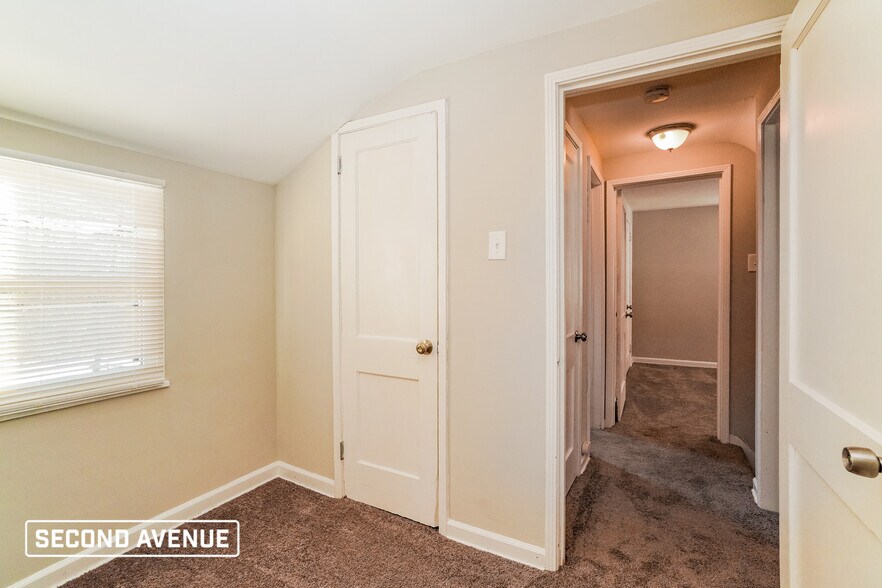 Building Photo - 216 Grove Rd