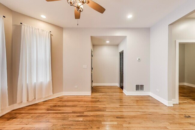 Building Photo - 3939 W Polk St