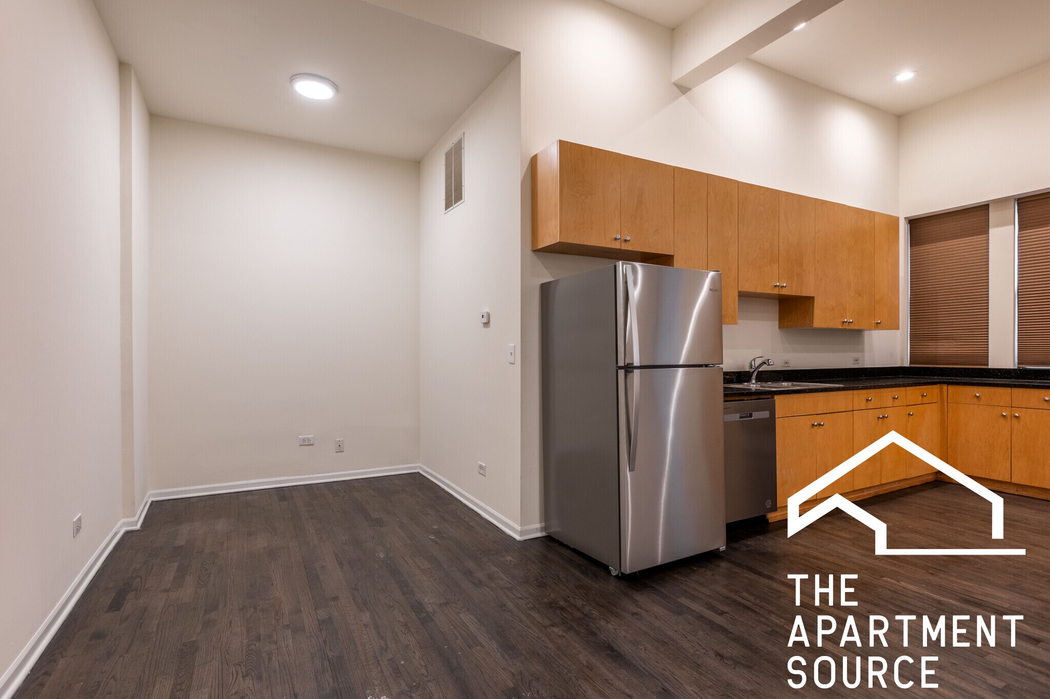 Building Photo - 1260 N Greenview Ave