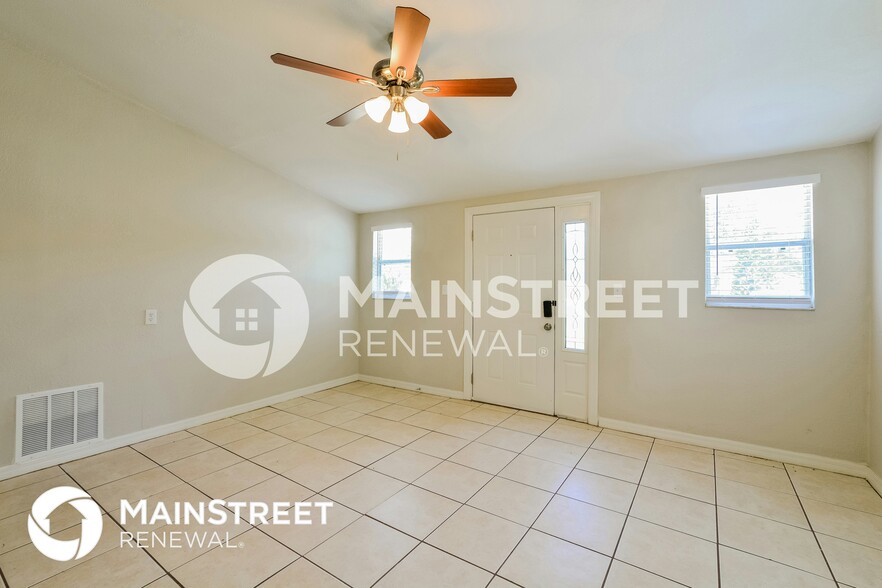 Building Photo - 703 Osceola Dr