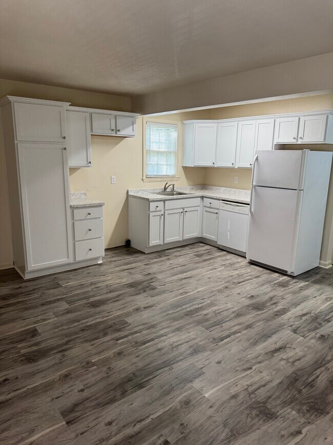 Building Photo - 435 N Church St