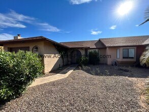 Building Photo - Remodeled Townhome