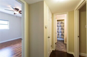 Building Photo - Great Two bedroom One Bath