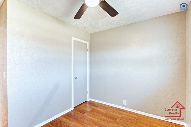 Building Photo - 4225 SE Elmhurst Ln