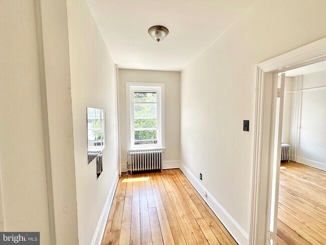 Building Photo - 52 Bayard St