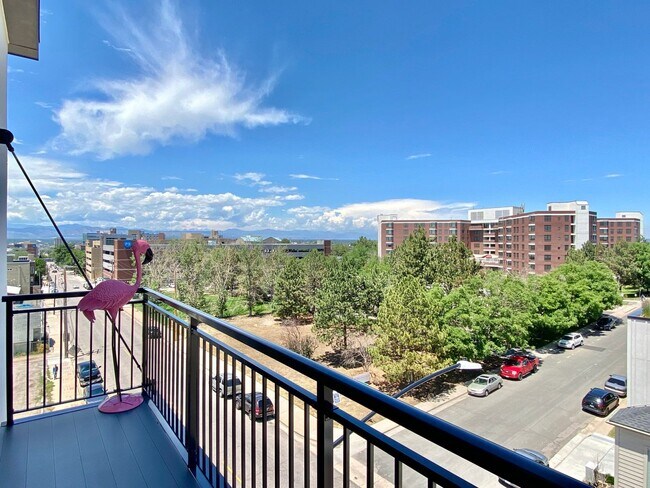 Building Photo - 3500 S Corona St