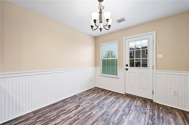 Building Photo - 171 Violet