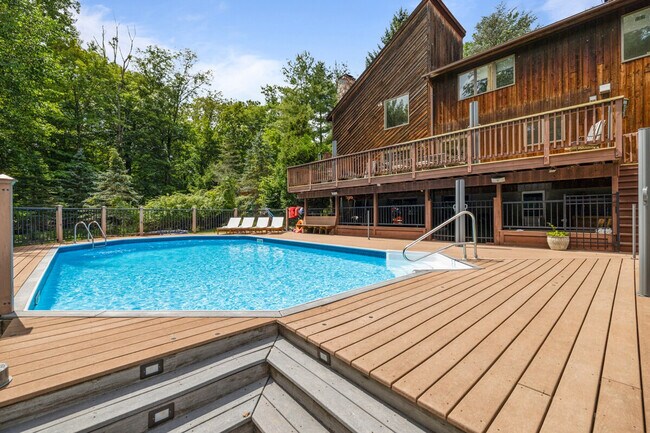 Building Photo - 2A Cherry Ln