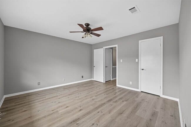 Building Photo - 2109 Lander Ln